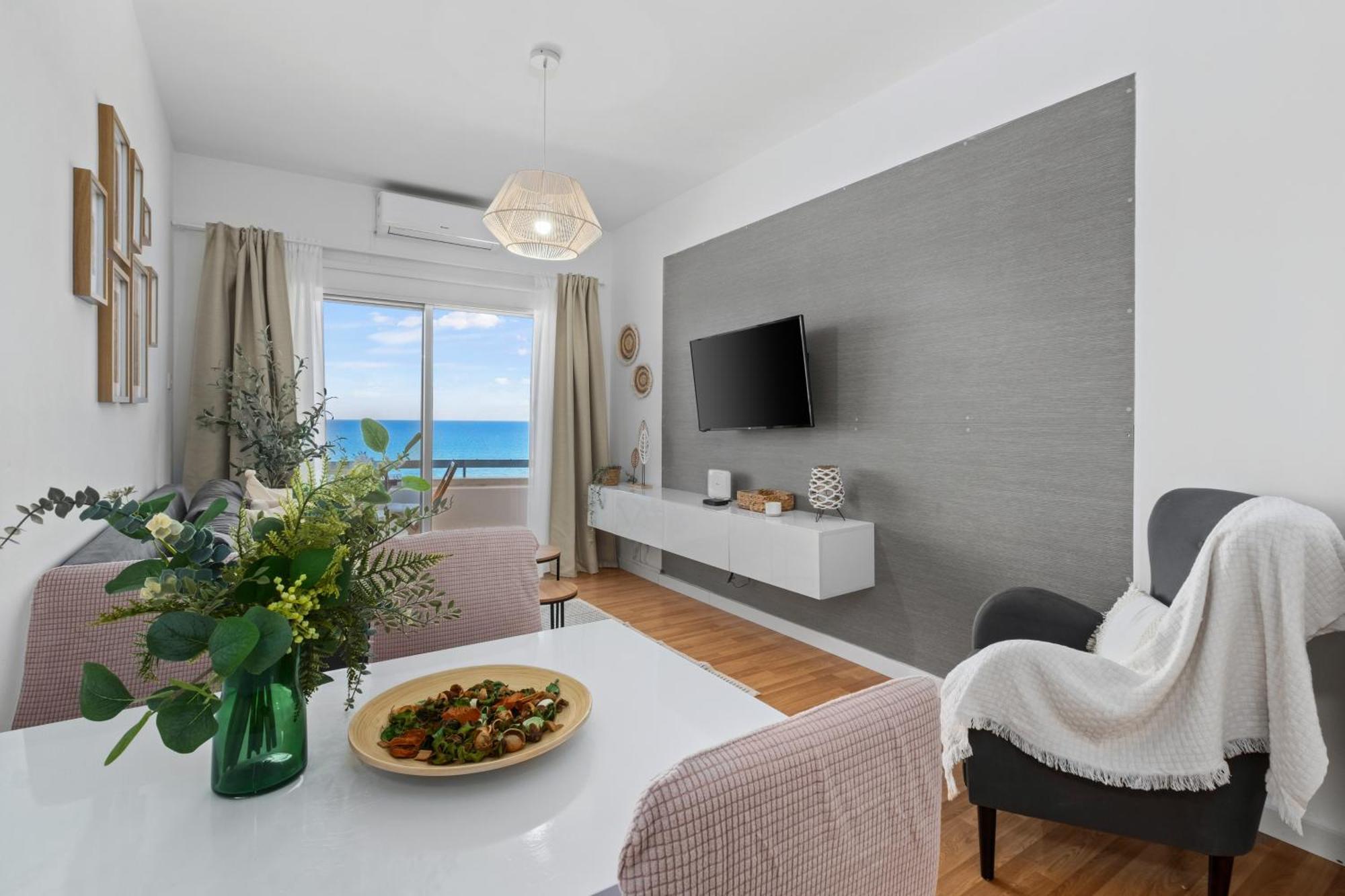 Lazuli Sea View Beachfront- Ap 61 *
