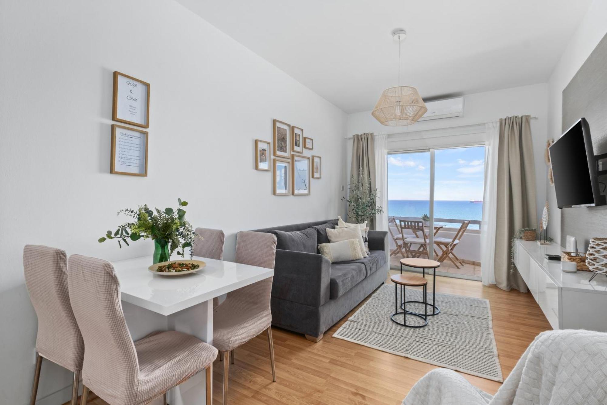 Lazuli Sea View Beachfront- Ap 61 Apartment *