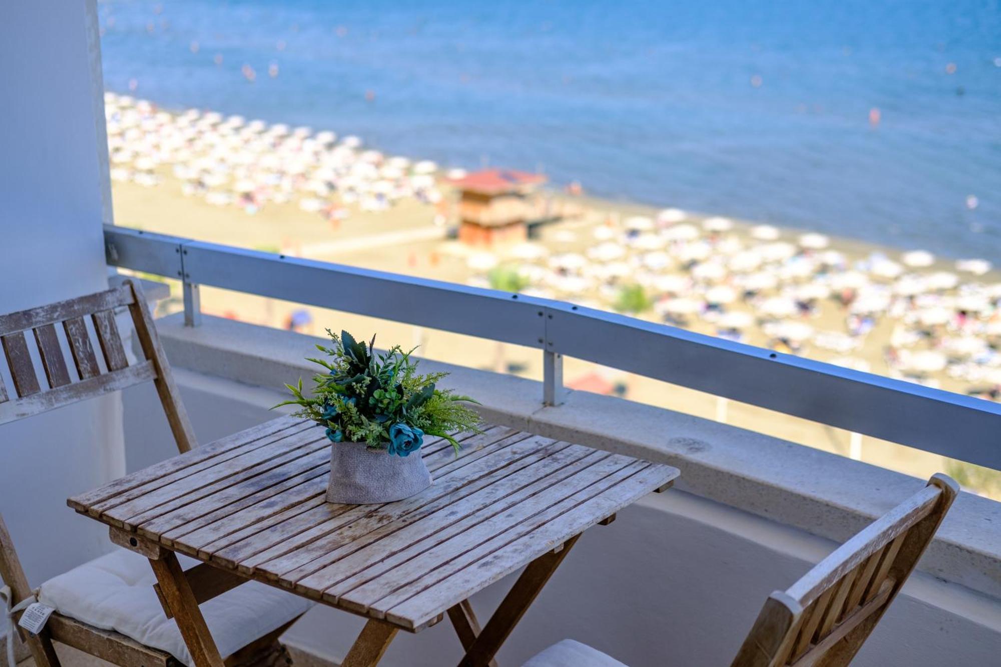 Lazuli Sea View Beachfront- Ap 61 *