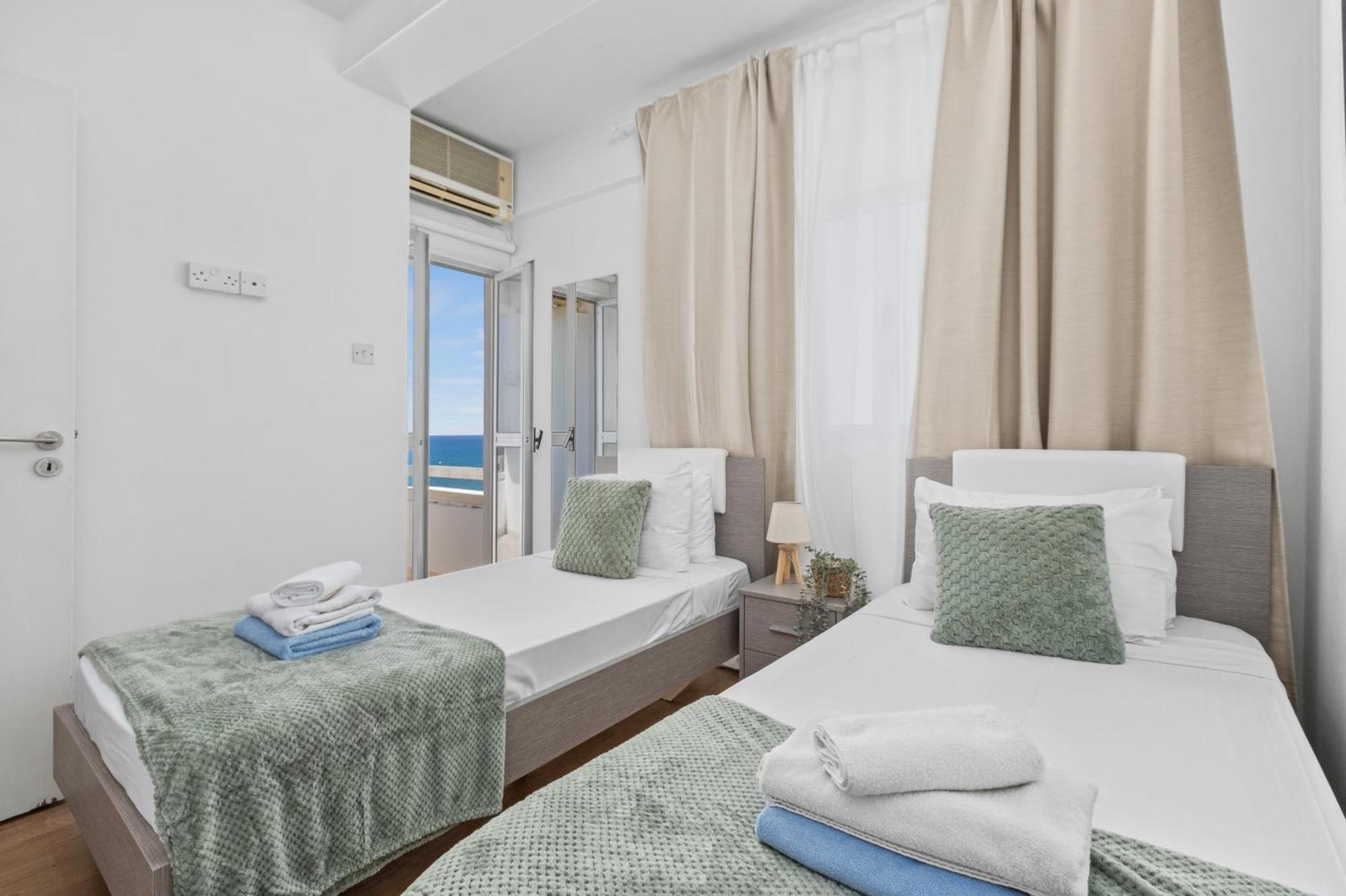 Lazuli Sea View Beachfront- Ap 61 * Larnaca