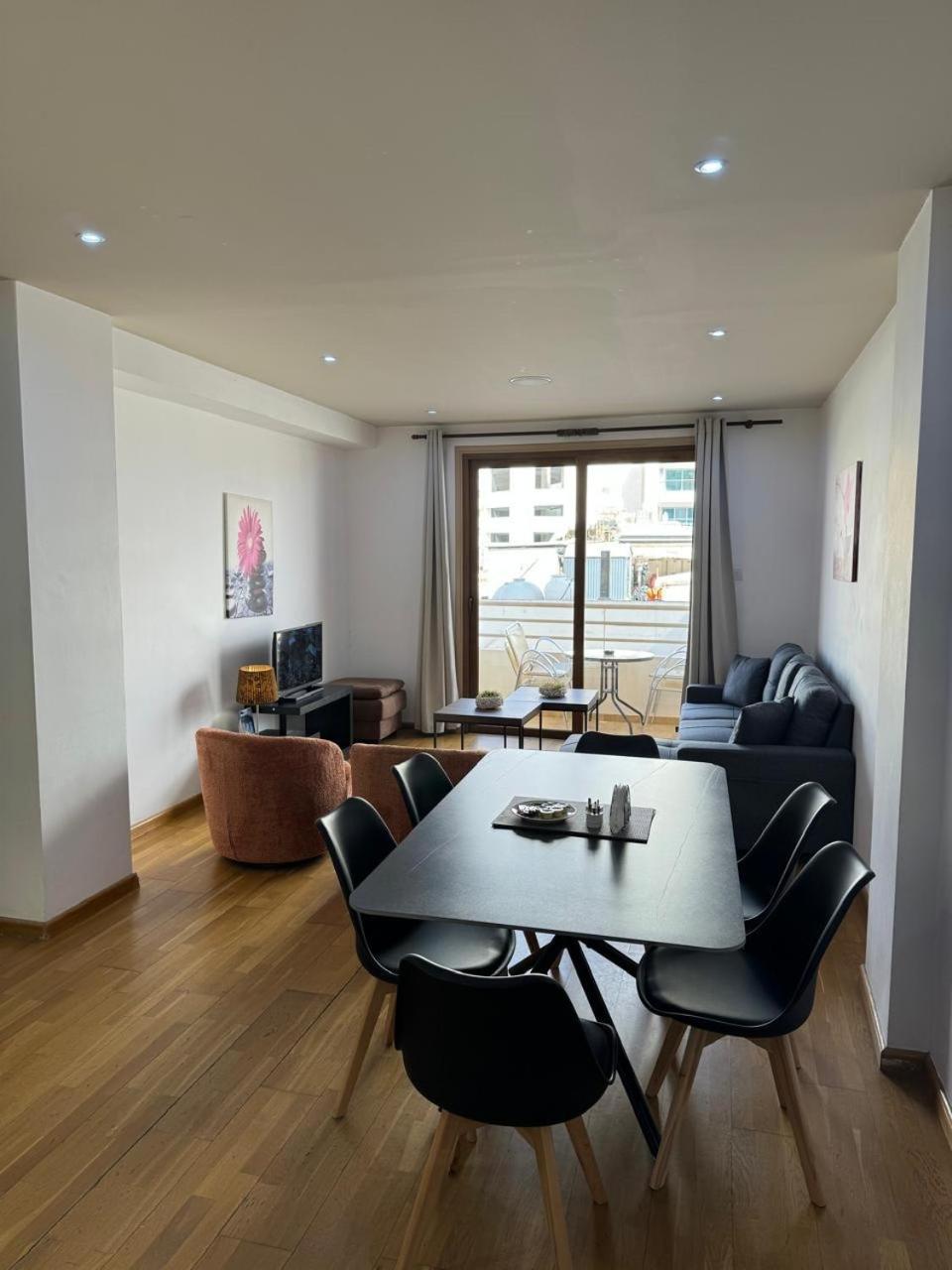 Ithaki Phinikoudes No. 106 Apartment *
