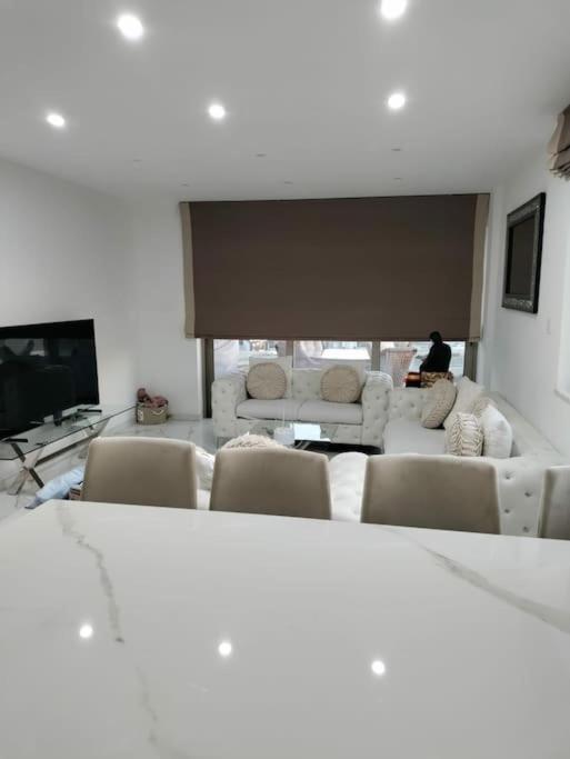 Luxury In 2 Bedroom 1 Balcony * Larnaca