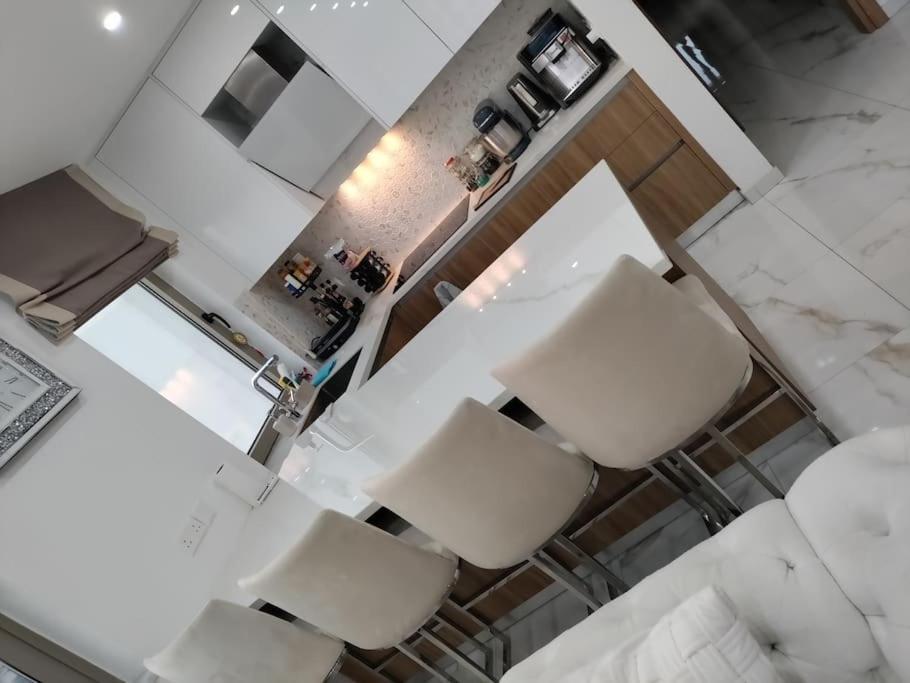 Apartment Luxury In 2 Bedroom 1 Balcony