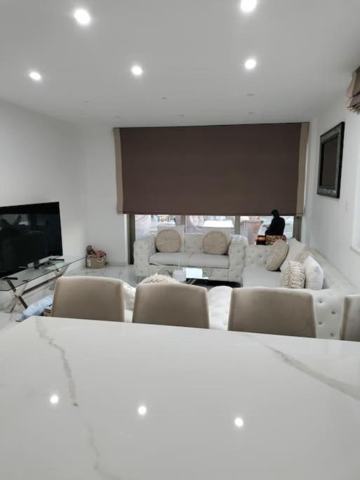 Luxury In 2 Bedroom 1 Balcony Larnaca