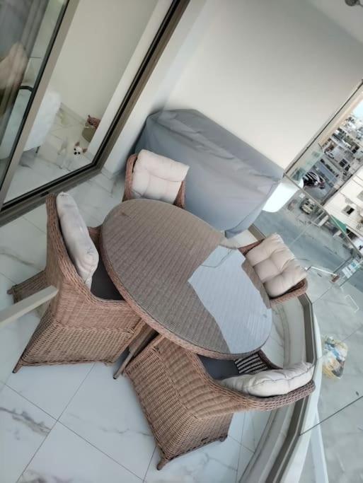 Apartment Luxury In 2 Bedroom 1 Balcony Larnaca