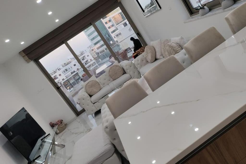Luxury In 2 Bedroom 1 Balcony