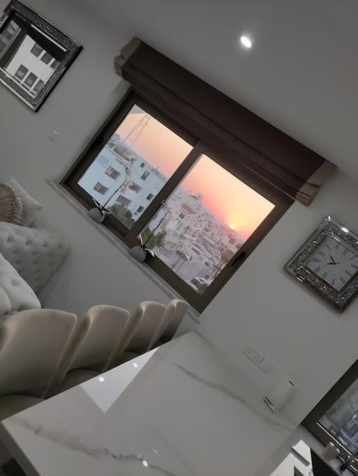 Luxury In 2 Bedroom 1 Balcony Apartment *
