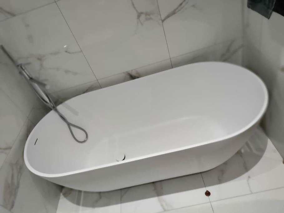 Luxury In 2 Bedroom 1 Balcony Apartment Larnaca