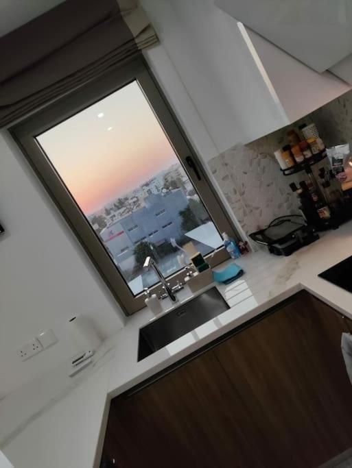 Luxury In 2 Bedroom 1 Balcony Apartment *