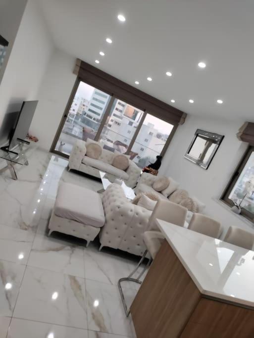 Apartment Luxury In 2 Bedroom 1 Balcony *