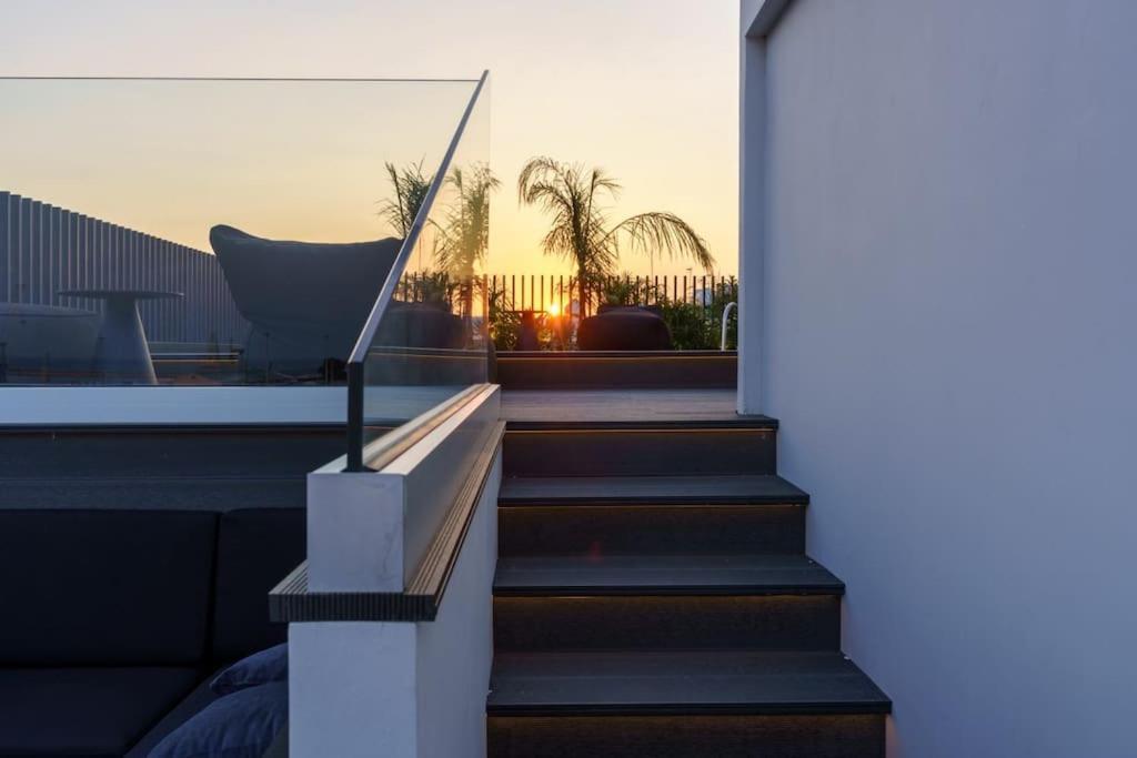 The Penthouse - 3br Seaview With Private Pool In Apartment Larnaca