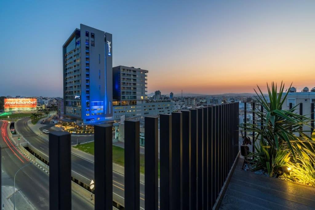 The Penthouse - 3br Seaview With Private Pool In Larnaca