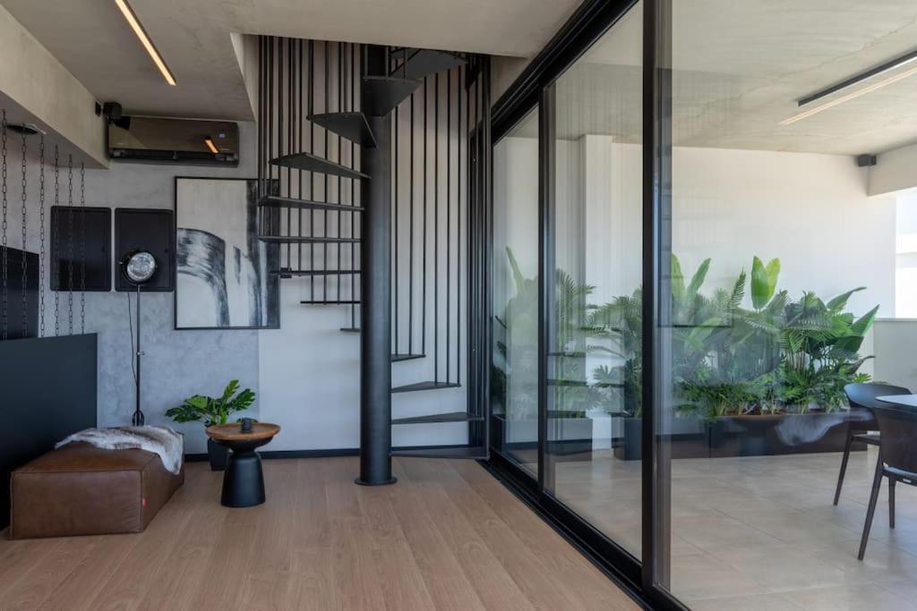 The Penthouse - 3br Seaview With Private Pool In Larnaca