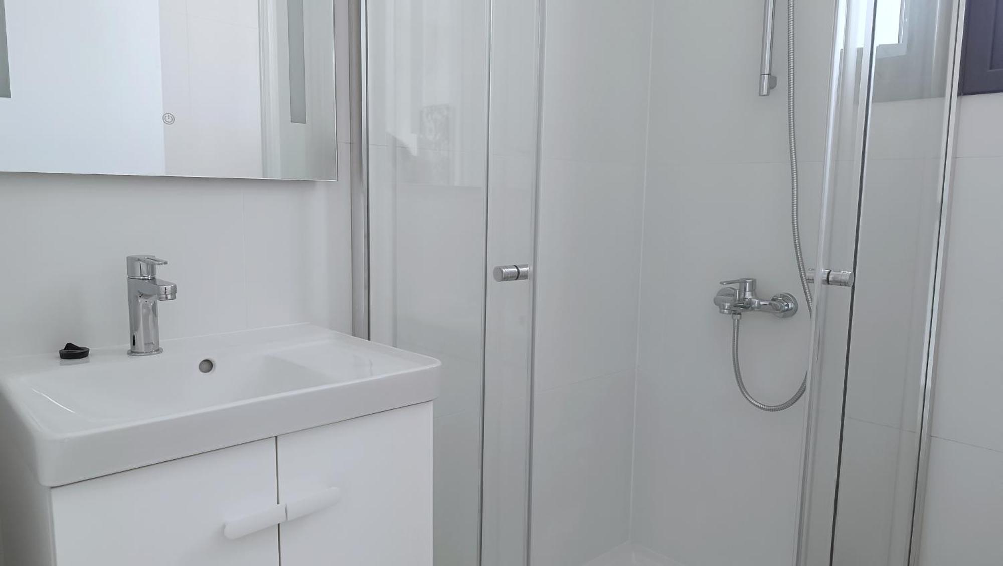 Larvella Estia Luxury