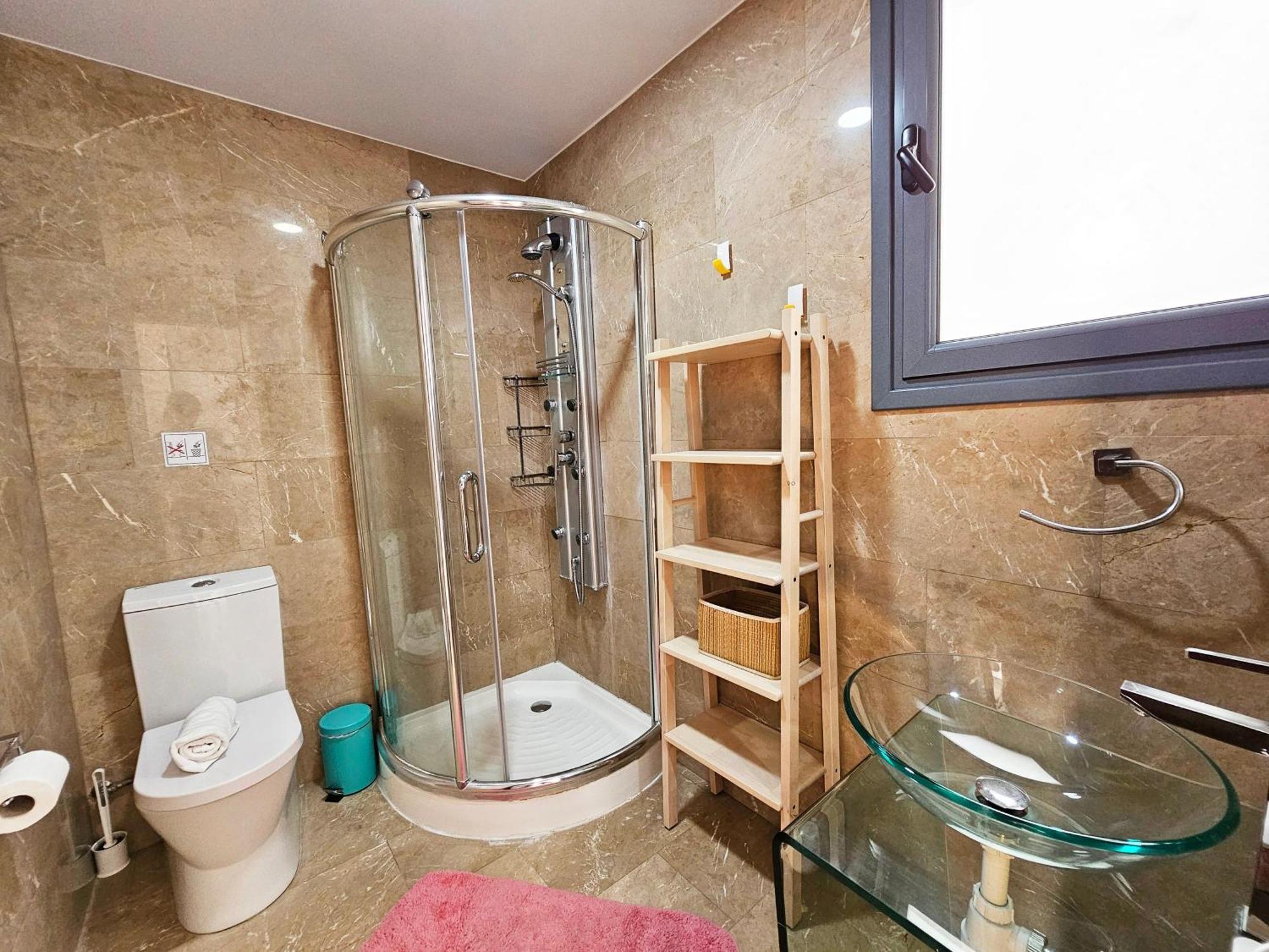 Dios Ponte Finikoudes Beachfront Holiday home *