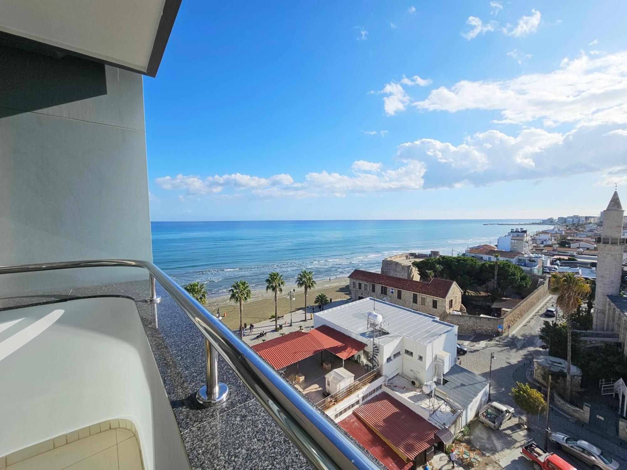 Dios Ponte Finikoudes Beachfront Nhà nghỉ