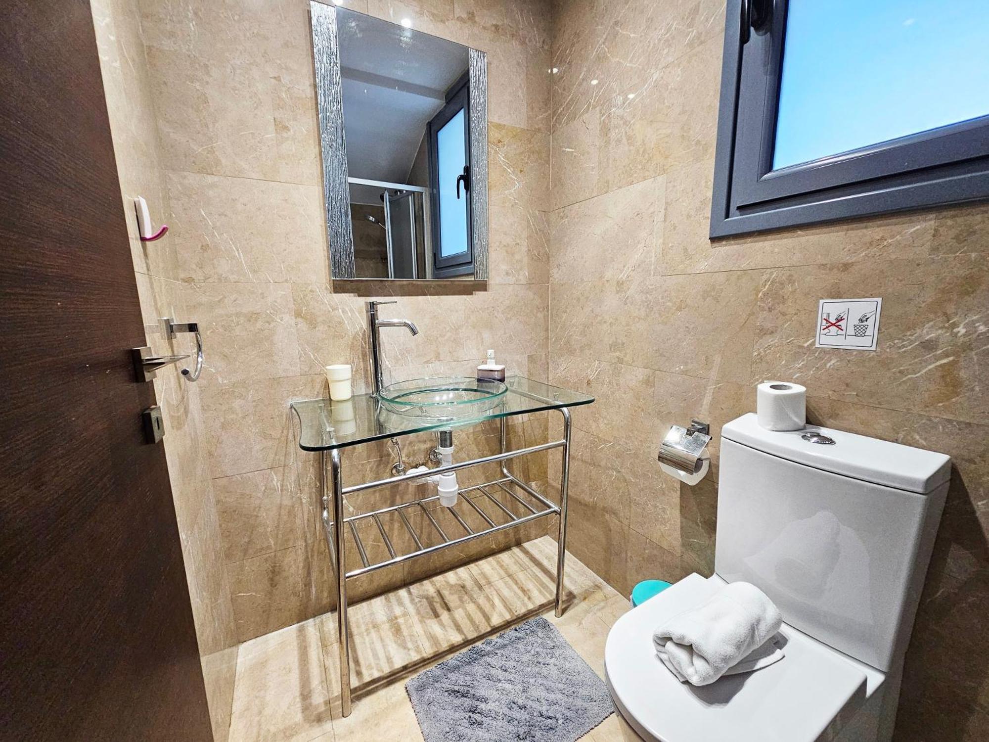 Dios Ponte Finikoudes Beachfront Nhà nghỉ