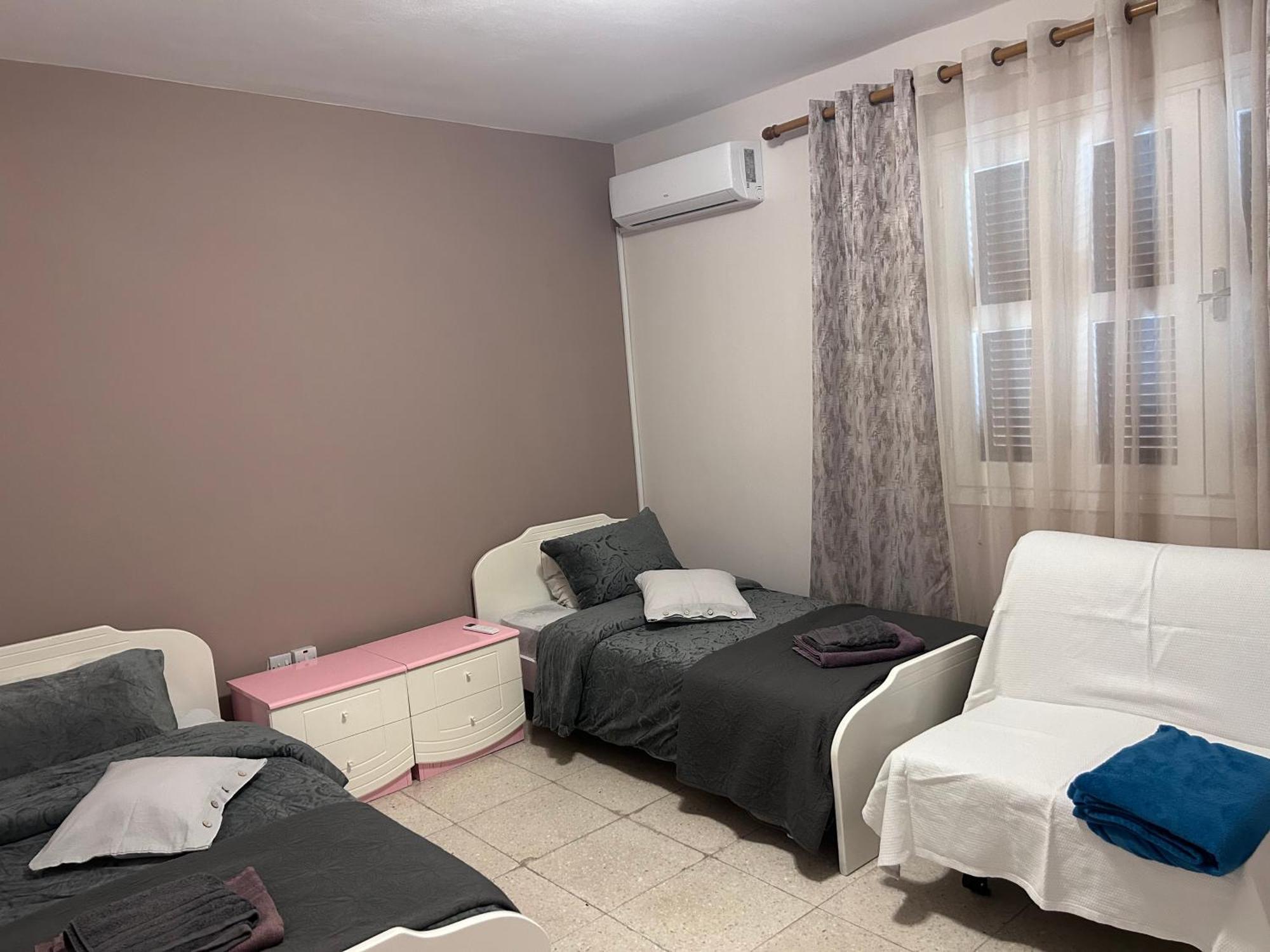 Apartment Ptolemaidos Cosy Family Larnaca