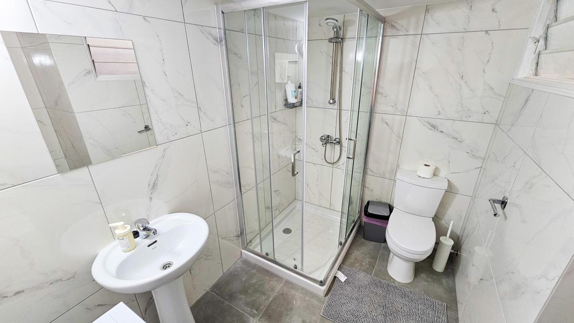 Unique Center Rooms, 150m From Chabad Lubavitch Apartment
