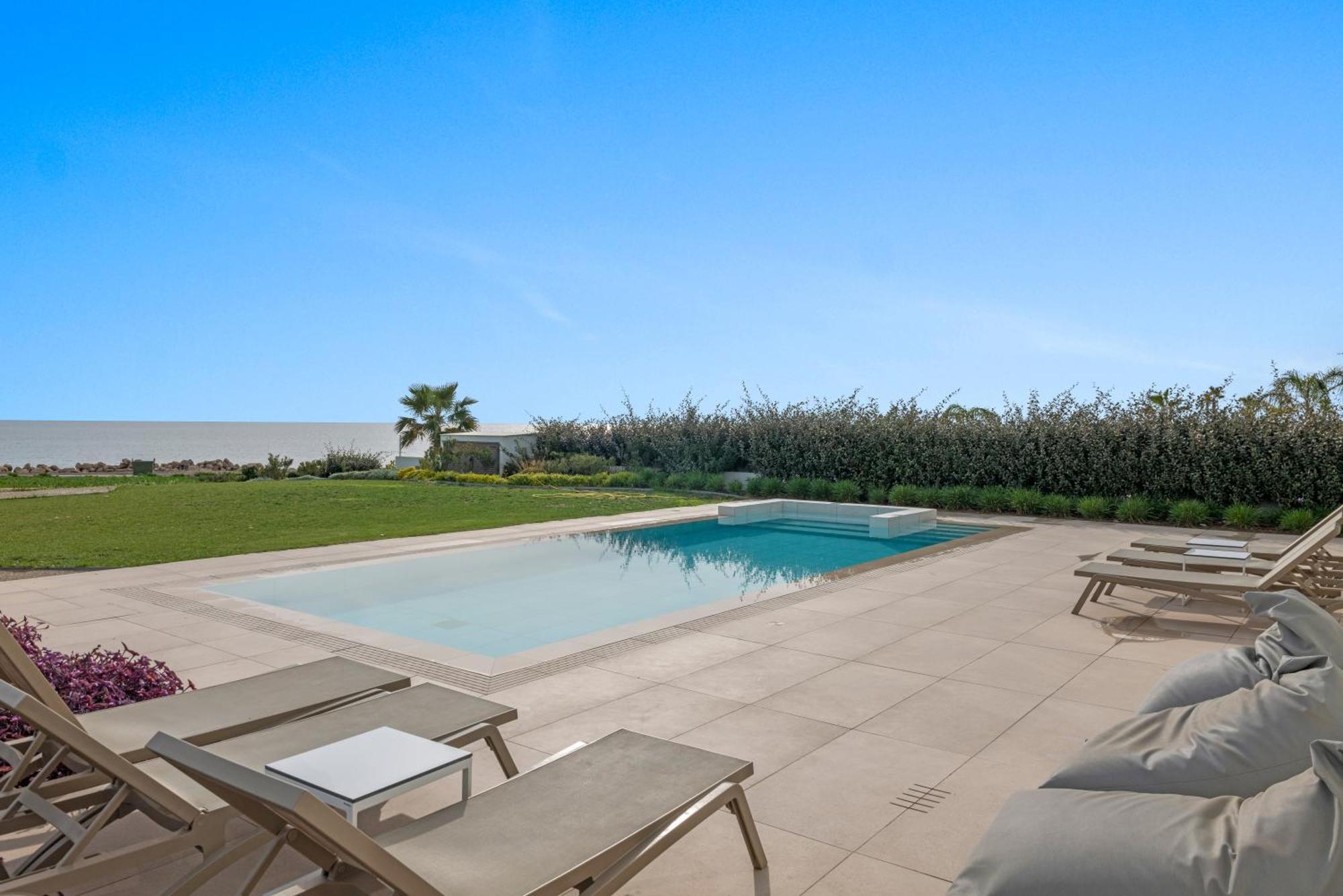 Villa Serenity Waves 5 *