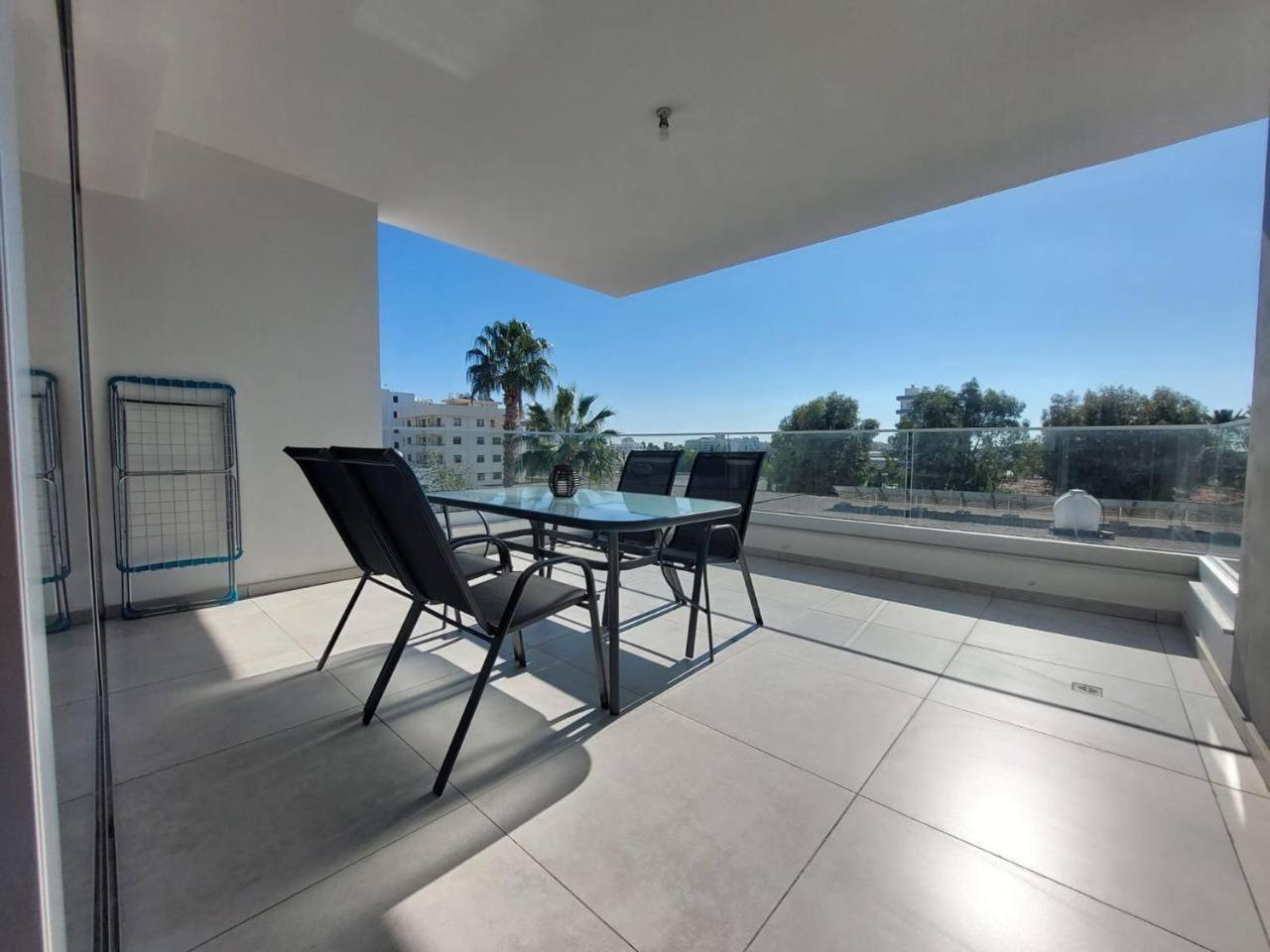 Luxury 2 Bedroom 301 Apartment *