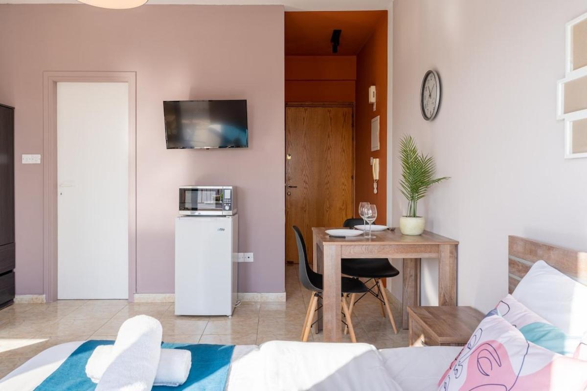 Ani's Stylish W Terrace In Apartment