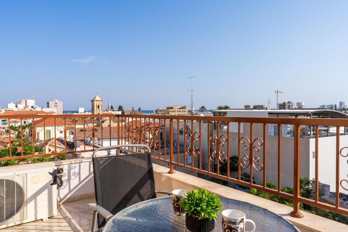 Ani's Stylish W Terrace In