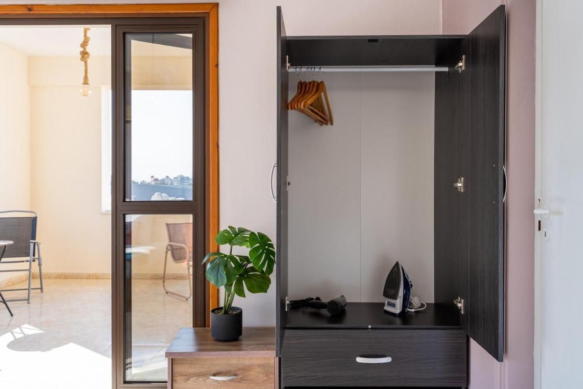 Ani's Stylish W Terrace In