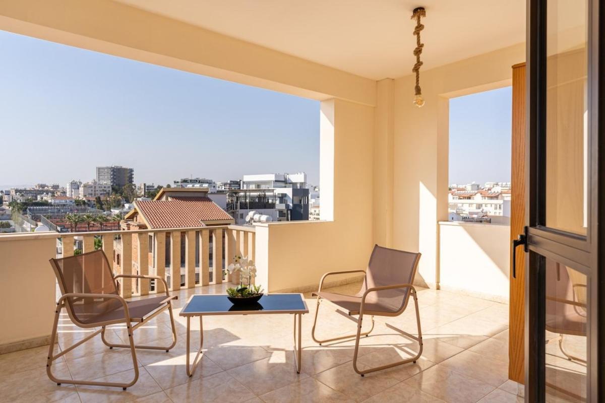 Ani's Stylish W Terrace In Apartment