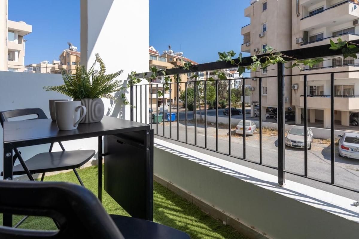Apartment Quartz - Cozy W Balcony In Larnaca