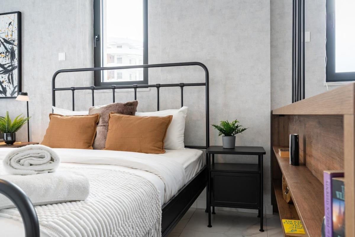 Dusk - Harmonic By 49 In Mackenzie Apartment Larnaca