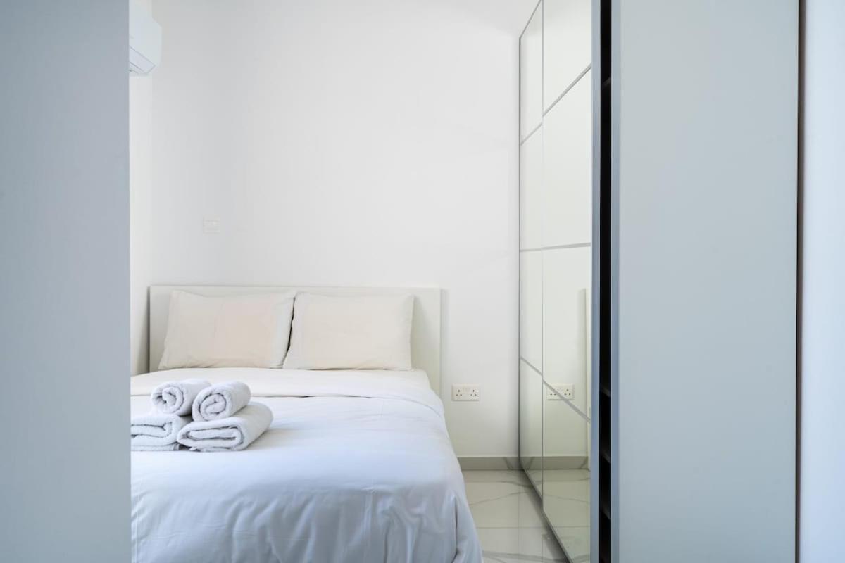 Rosemont - Stylish W Balcony In