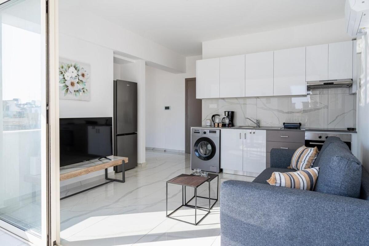 Rosemont - Stylish W Balcony In Apartment Larnaka
