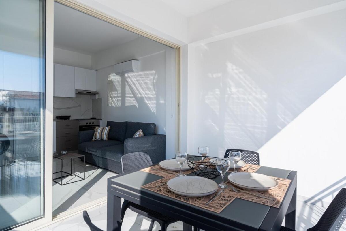 Apartment Rosemont - Stylish W Balcony In Larnaka