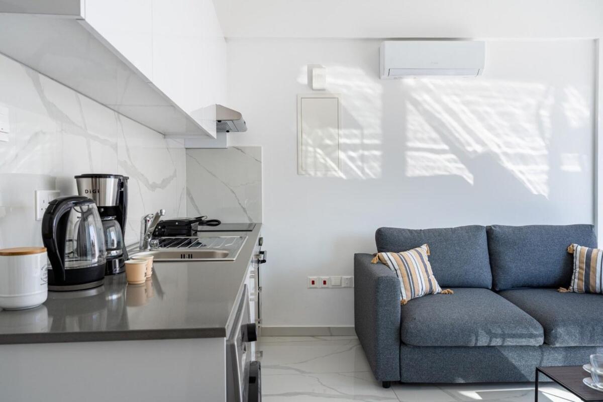Rosemont - Stylish W Balcony In Larnaka