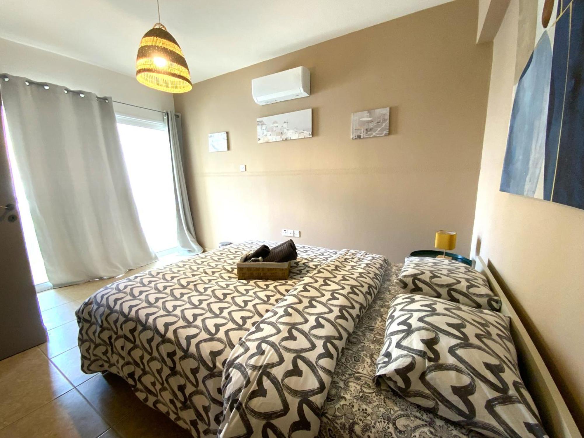 2Br Apt - 5Mins Walk To The Beach With Internet Access *