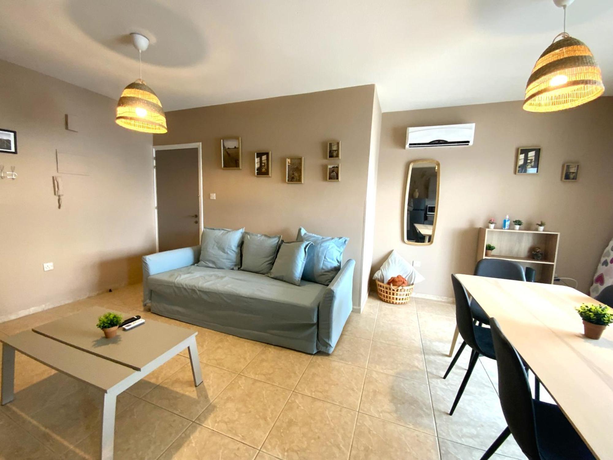 2Br Apt - 5Mins Walk To The Beach With Internet Access * Larnaca