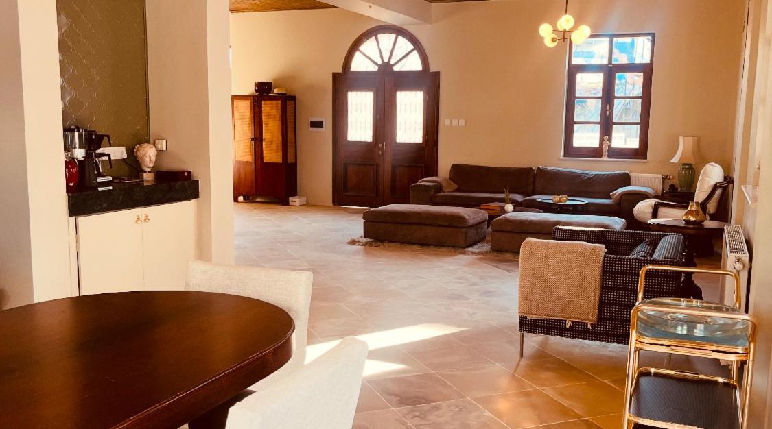 The Colonial Hotel