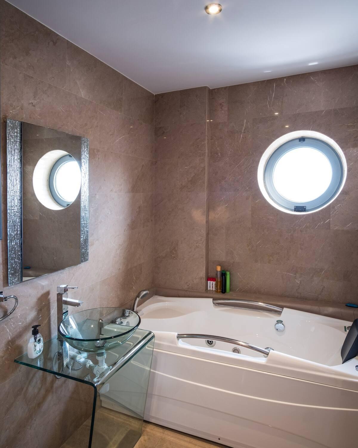Holiday home Dios Ponte Finikoudes Beachfront Larnaca