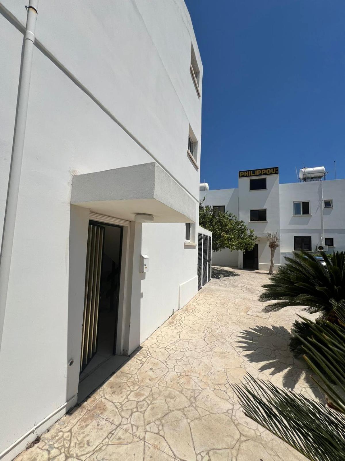 Apartment Sea Front Luxury Larnaca