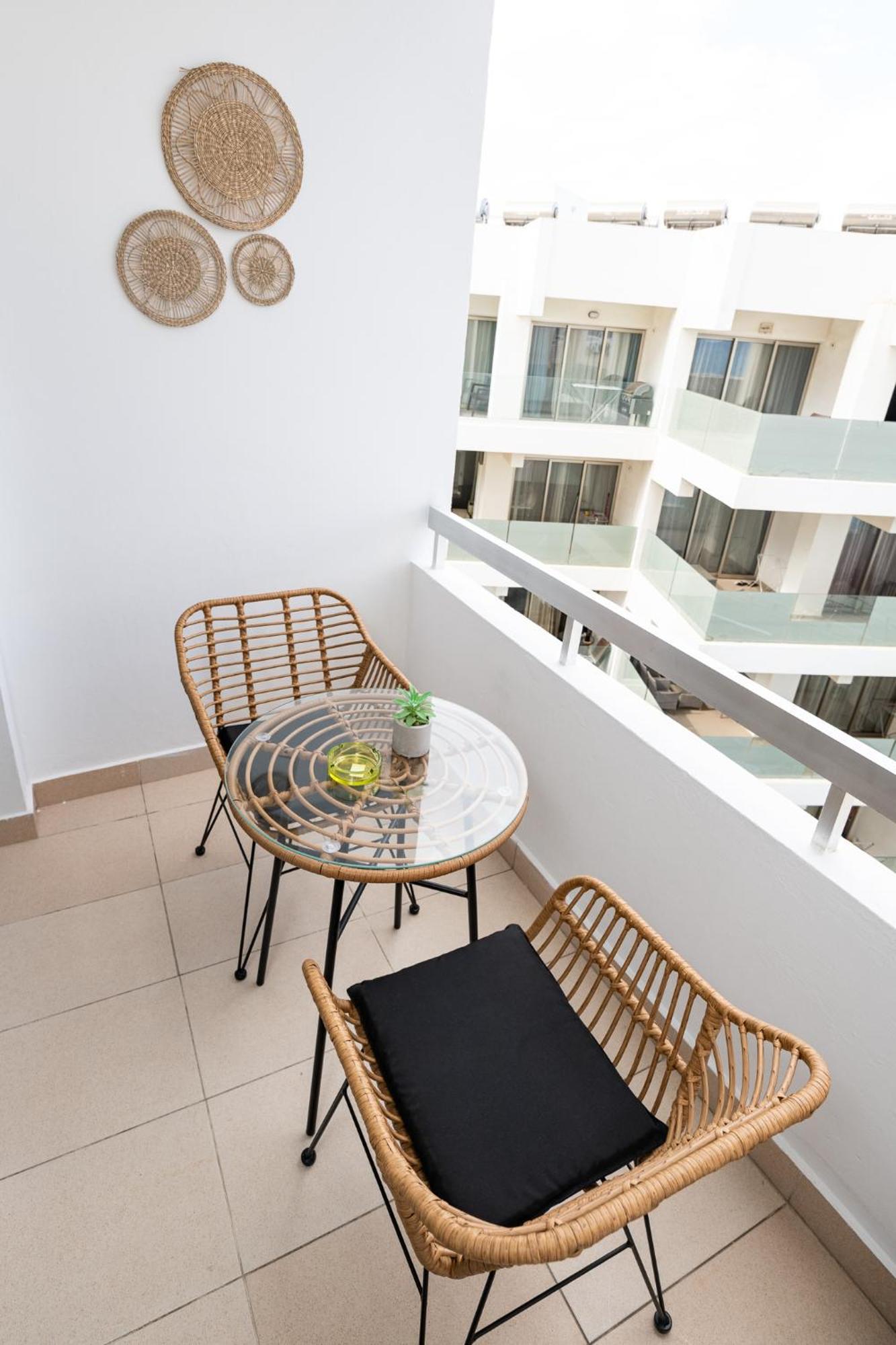 Lazuli & Pool 501 Apartment Larnaca