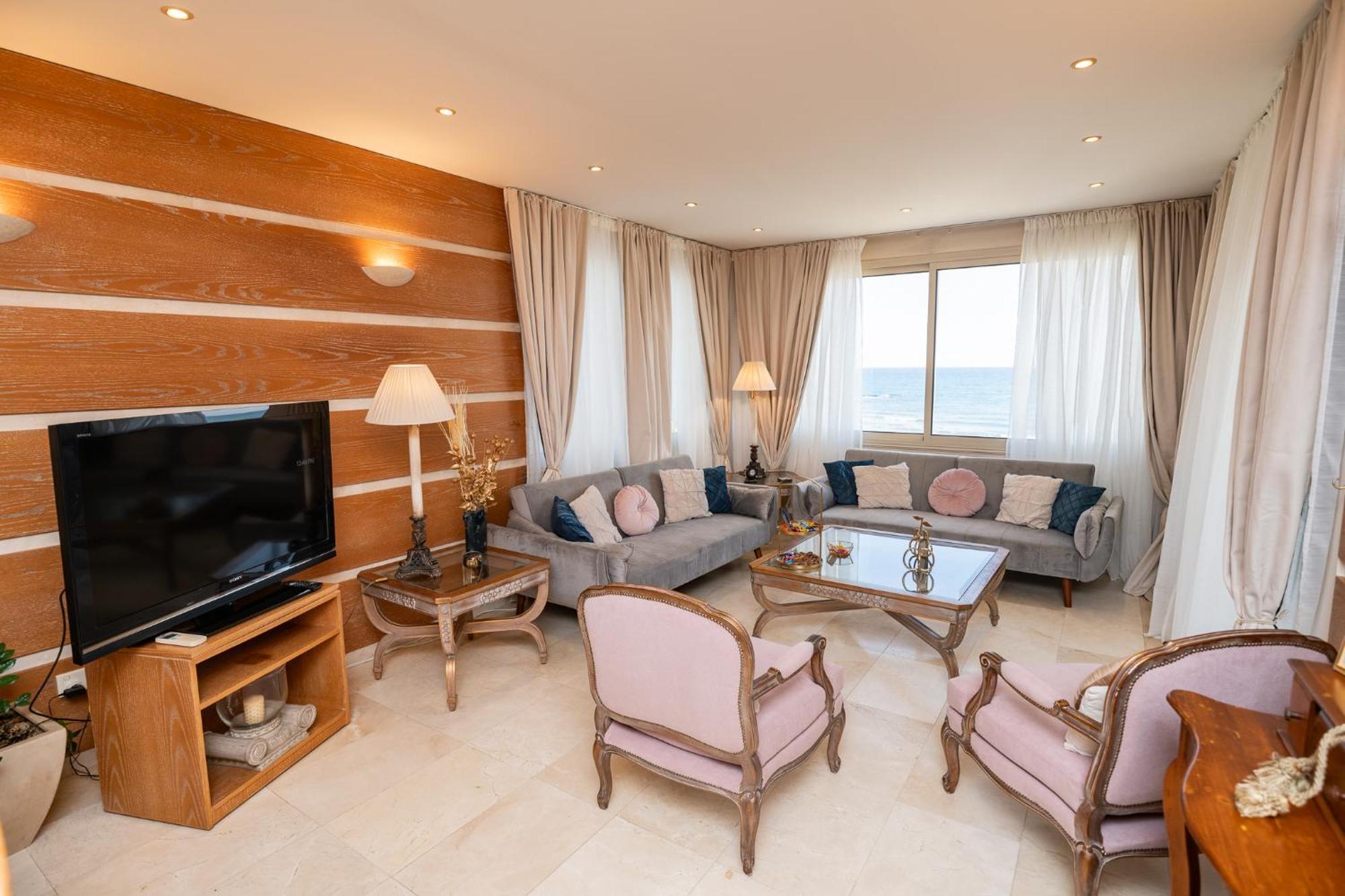 Quattro Beachfront Sea View Ap 4 Larnaca