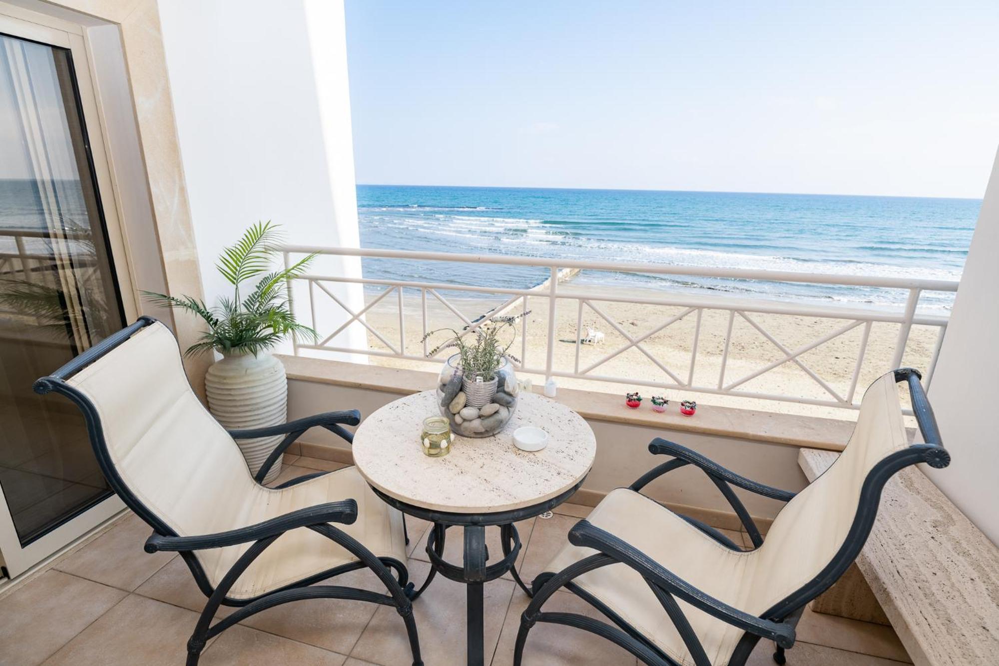 Quattro Beachfront Sea View Ap 4 Apartment
