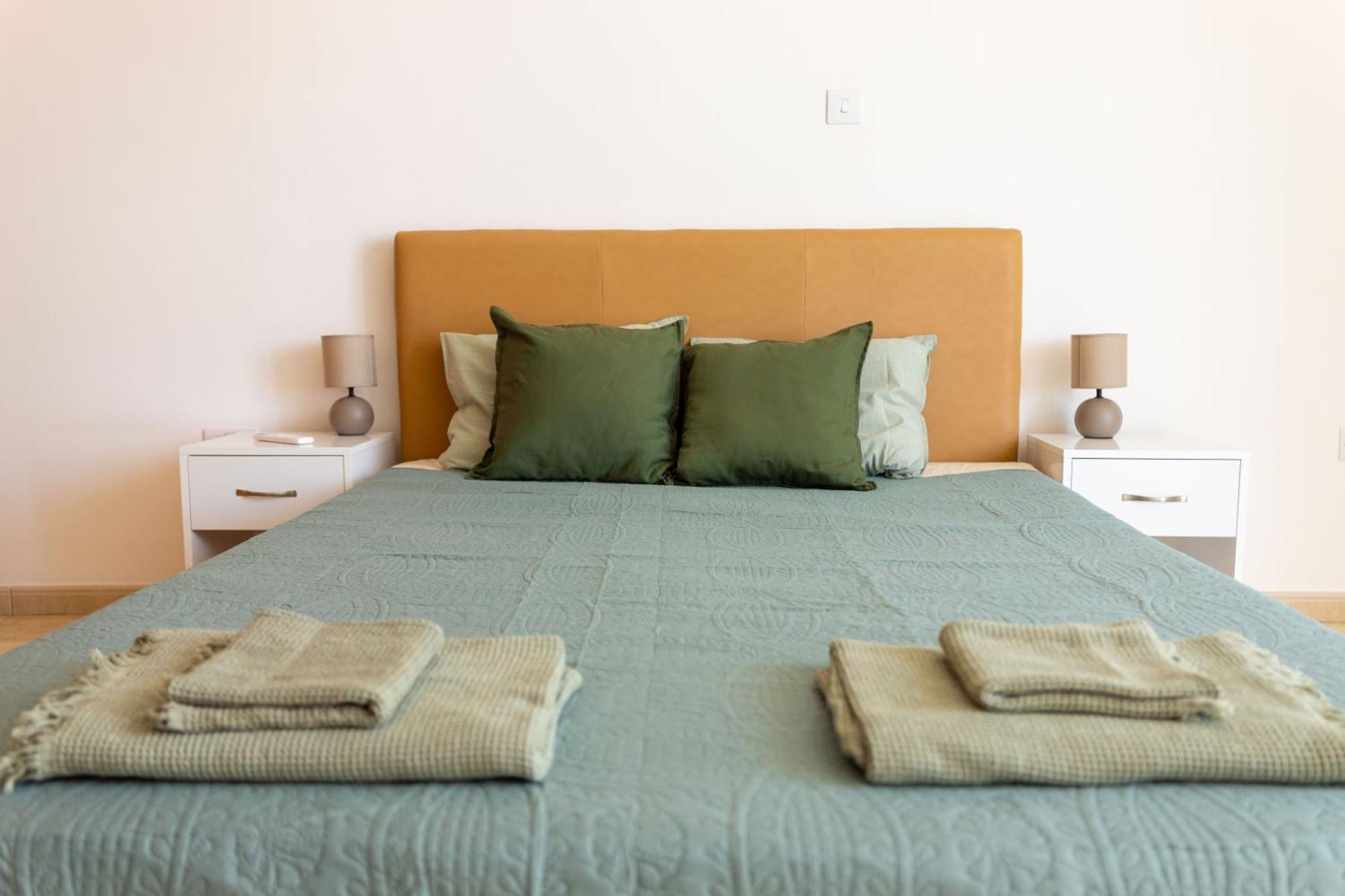 Apartment Stunning With Sea View *