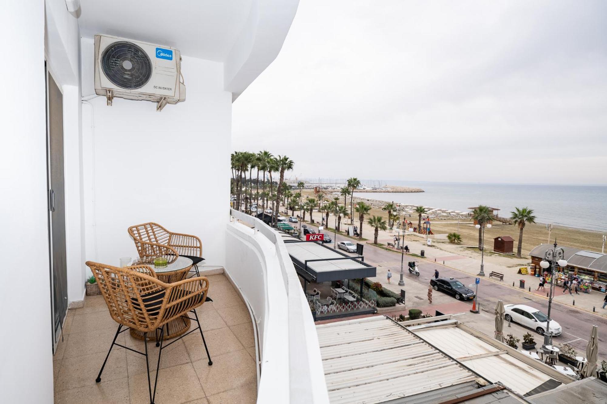 Lazuli Sea View Beachfront Ap 21 Apartment *