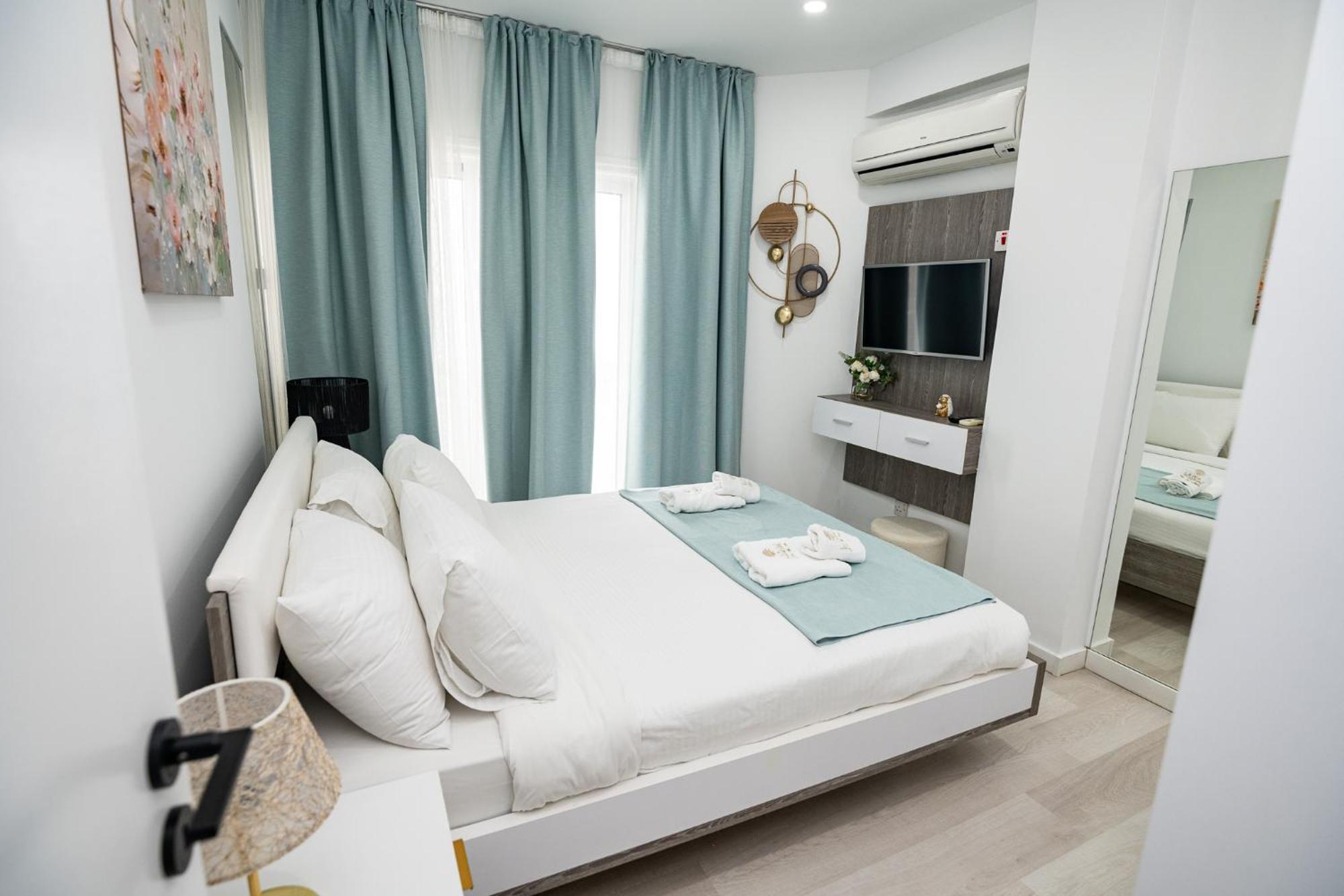 Lazuli Sea View Beachfront Ap 21