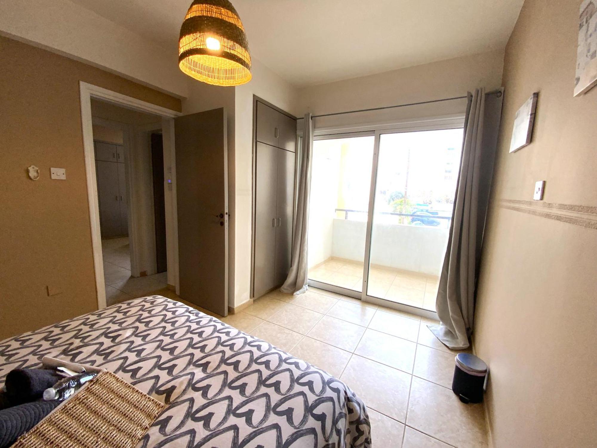 2 Combined Apts, Fast Wi-fi, 5 Min Walk To * Larnaka