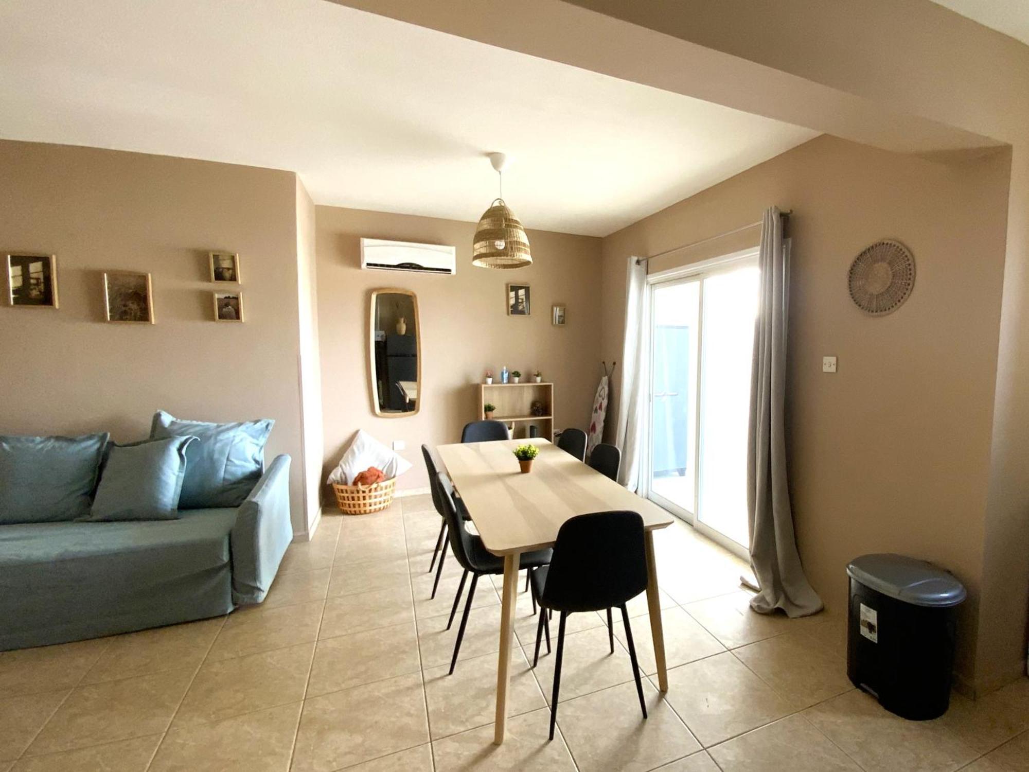 2 Combined Apts, Fast Wi-fi, 5 Min Walk To Apartment