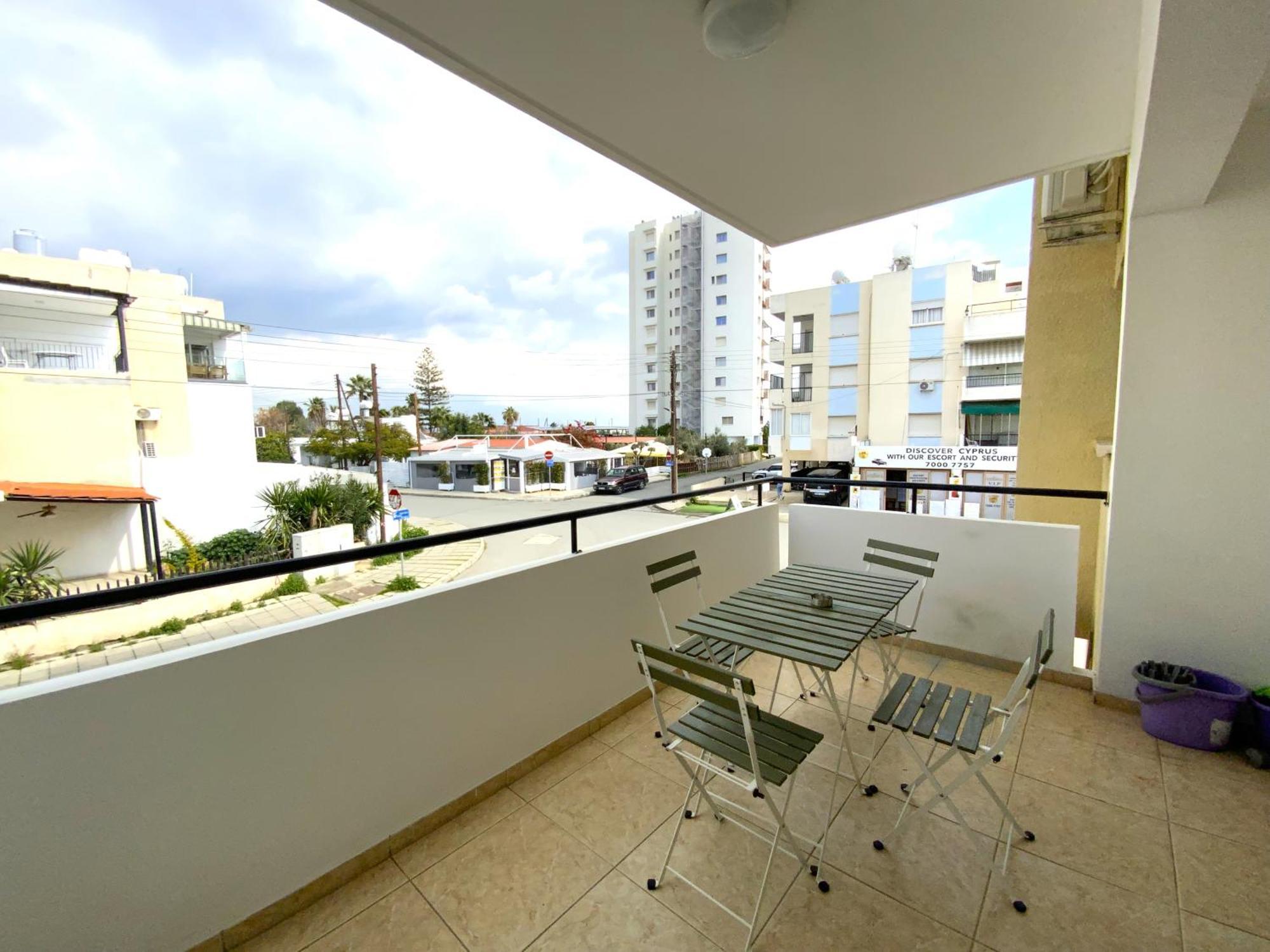 Apartment 2 Combined Apts, Fast Wi-fi, 5 Min Walk To *