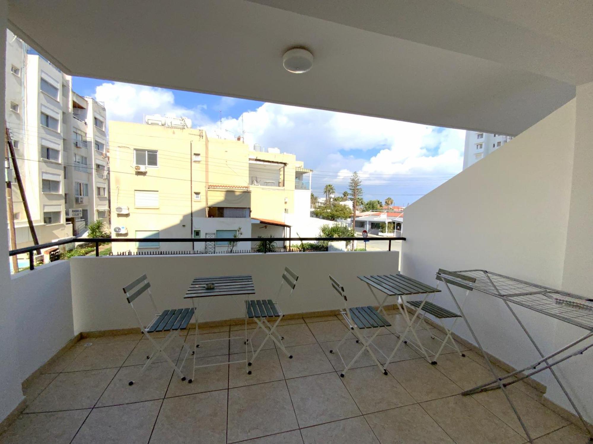 2 Combined Apts, Fast Wi-fi, 5 Min Walk To Apartment